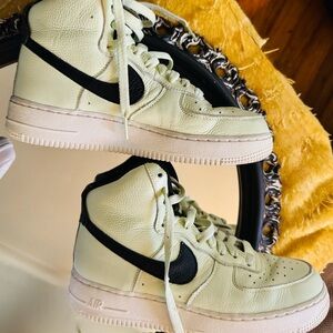 Nike High-Top Sneakers in Mint and Black